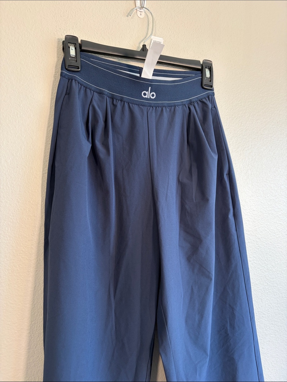 ALO Yoga Suit Up Trouser (Regular) in Navy - XXS - Gem